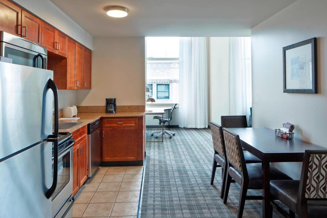 Residence Inn Milwaukee Downtown Exterior foto