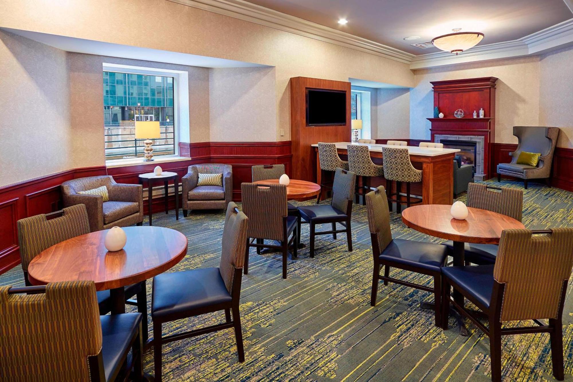Residence Inn Milwaukee Downtown Exterior foto