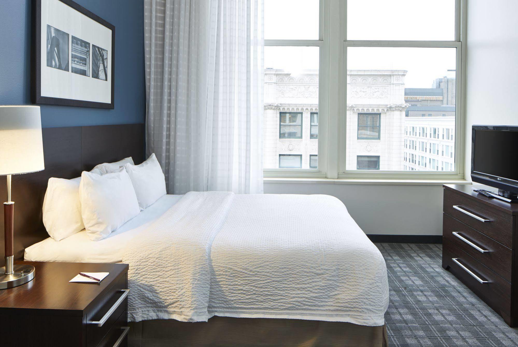 Residence Inn Milwaukee Downtown Exterior foto