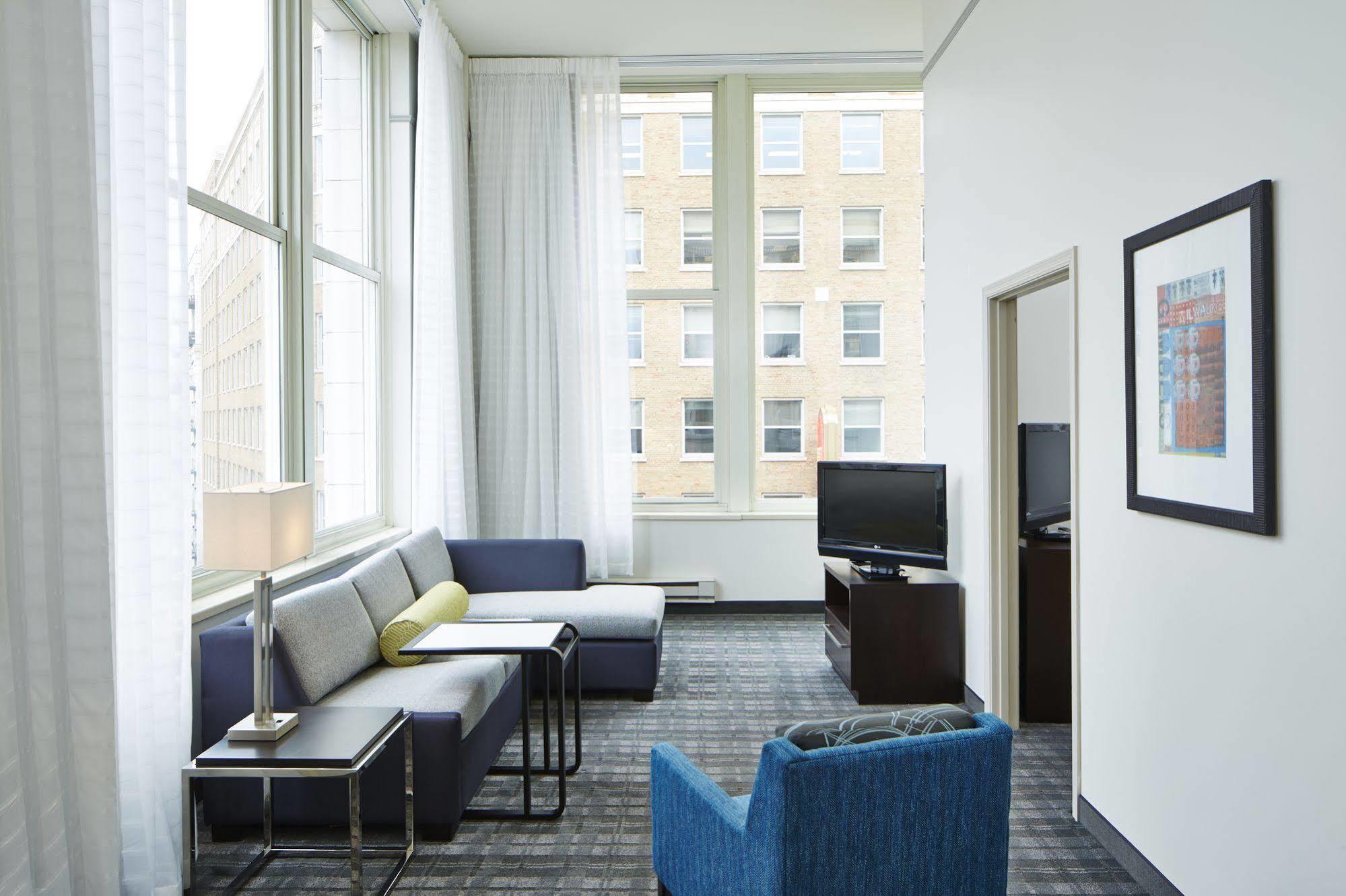 Residence Inn Milwaukee Downtown Exterior foto